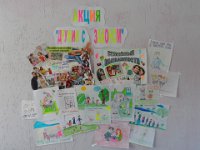 SAM 3472  Выставка рисунков и коллажей